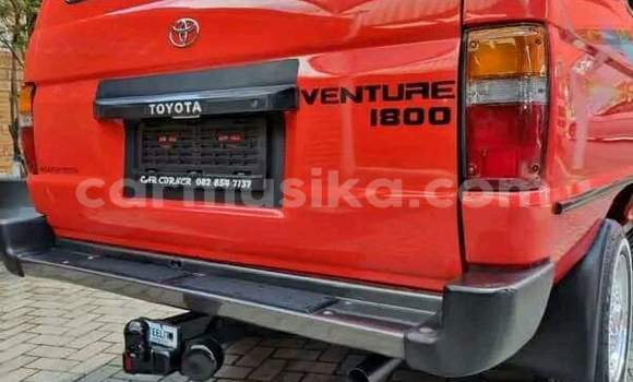 Nunua Ilio tumika Toyota Ventury Nyekundu Gari ndani ya Beitbridge nchini Matabeleland Kusini Nunua Ilio tumika Toyota Ventury Nyekundu Gari ndani ya Beitbridge nchini Matabeleland Kusini