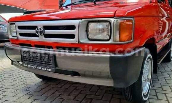 Nunua Ilio tumika Toyota Ventury Nyekundu Gari ndani ya Beitbridge nchini Matabeleland Kusini Nunua Ilio tumika Toyota Ventury Nyekundu Gari ndani ya Beitbridge nchini Matabeleland Kusini