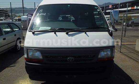 Acheter Occasion Voiture Toyota Hiace Blanc à Beitbridge, Matabeleland South Acheter Occasion Voiture Toyota Hiace Blanc à Beitbridge, Matabeleland South