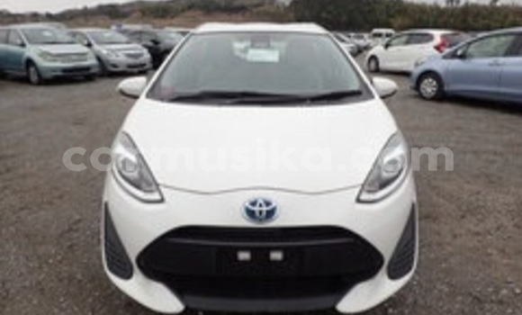 Buy Used Toyota Aqua White Car in Beitbridge in Matabeleland South