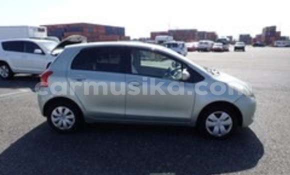 Nunua Ilio tumika Toyota Vitz Fedha Gari ndani ya Beitbridge nchini Matabeleland Kusini Nunua Ilio tumika Toyota Vitz Fedha Gari ndani ya Beitbridge nchini Matabeleland Kusini