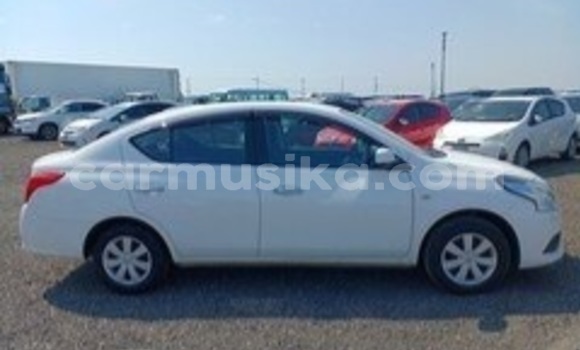 Acheter Occasion Voiture Nissan Latio Blanc à Beitbridge, Matabeleland South Acheter Occasion Voiture Nissan Latio Blanc à Beitbridge, Matabeleland South