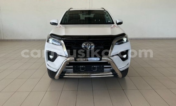 Buy Used Toyota Fortuner White Car in Beitbridge in Matabeleland South