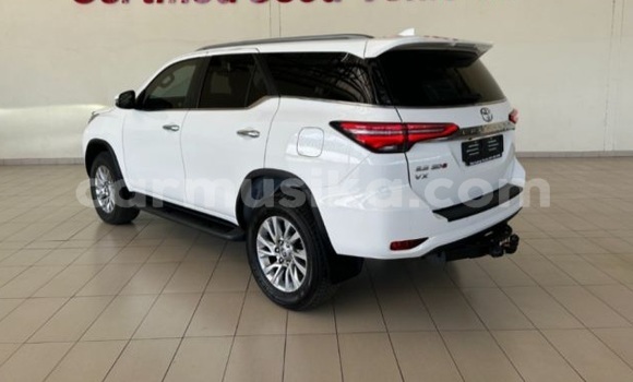 Nunua Ilio tumika Toyota Fortuner Nyeupe Gari ndani ya Beitbridge nchini Matabeleland Kusini Nunua Ilio tumika Toyota Fortuner Nyeupe Gari ndani ya Beitbridge nchini Matabeleland Kusini