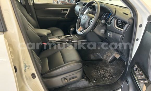 Nunua Ilio tumika Toyota Fortuner Nyeupe Gari ndani ya Beitbridge nchini Matabeleland Kusini Nunua Ilio tumika Toyota Fortuner Nyeupe Gari ndani ya Beitbridge nchini Matabeleland Kusini