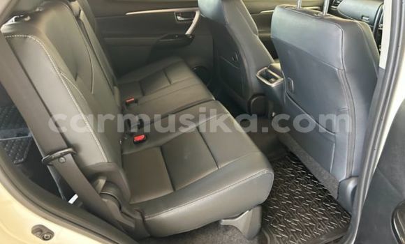 Nunua Ilio tumika Toyota Fortuner Nyeupe Gari ndani ya Beitbridge nchini Matabeleland Kusini Nunua Ilio tumika Toyota Fortuner Nyeupe Gari ndani ya Beitbridge nchini Matabeleland Kusini