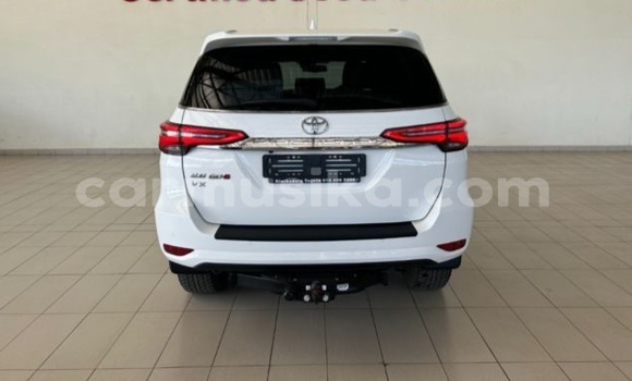 Nunua Ilio tumika Toyota Fortuner Nyeupe Gari ndani ya Beitbridge nchini Matabeleland Kusini Nunua Ilio tumika Toyota Fortuner Nyeupe Gari ndani ya Beitbridge nchini Matabeleland Kusini