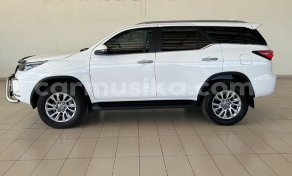 Nunua Ilio tumika Toyota Fortuner Nyeupe Gari ndani ya Beitbridge nchini Matabeleland Kusini Nunua Ilio tumika Toyota Fortuner Nyeupe Gari ndani ya Beitbridge nchini Matabeleland Kusini