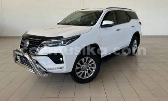 Nunua Ilio tumika Toyota Fortuner Nyeupe Gari ndani ya Beitbridge nchini Matabeleland Kusini Nunua Ilio tumika Toyota Fortuner Nyeupe Gari ndani ya Beitbridge nchini Matabeleland Kusini