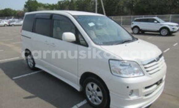 Acheter Occasion Voiture Toyota Noah Blanc à Beitbridge, Matabeleland South Acheter Occasion Voiture Toyota Noah Blanc à Beitbridge, Matabeleland South