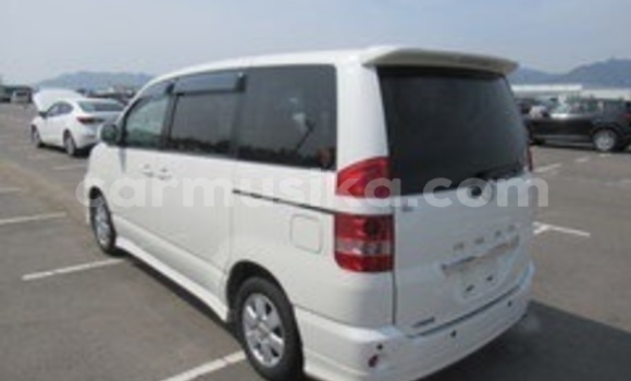 Acheter Occasion Voiture Toyota Noah Blanc à Beitbridge, Matabeleland South Acheter Occasion Voiture Toyota Noah Blanc à Beitbridge, Matabeleland South