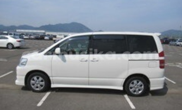 Acheter Occasion Voiture Toyota Noah Blanc à Beitbridge, Matabeleland South Acheter Occasion Voiture Toyota Noah Blanc à Beitbridge, Matabeleland South