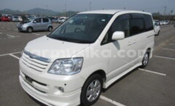 Acheter Occasion Voiture Toyota Noah Blanc à Beitbridge, Matabeleland South Acheter Occasion Voiture Toyota Noah Blanc à Beitbridge, Matabeleland South