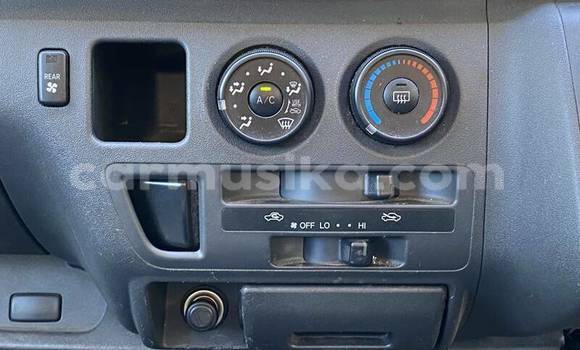 Buy Used Toyota Hiace White Car in Beitbridge in Matabeleland South Buy Used Toyota Hiace White Car in Beitbridge in Matabeleland South