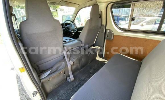 Buy Used Toyota Hiace White Car in Beitbridge in Matabeleland South Buy Used Toyota Hiace White Car in Beitbridge in Matabeleland South