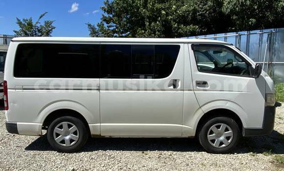 Buy Used Toyota Hiace White Car in Beitbridge in Matabeleland South Buy Used Toyota Hiace White Car in Beitbridge in Matabeleland South