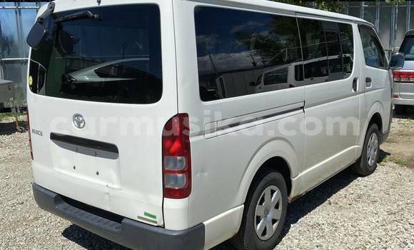 Buy Used Toyota Hiace White Car in Beitbridge in Matabeleland South Buy Used Toyota Hiace White Car in Beitbridge in Matabeleland South