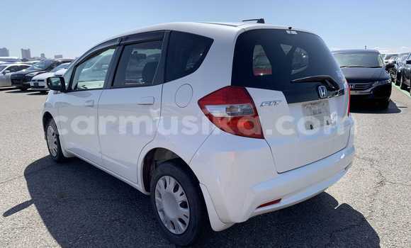 Nunua Ilio tumika Honda Fit Nyeupe Gari ndani ya Beitbridge nchini Matabeleland Kusini Nunua Ilio tumika Honda Fit Nyeupe Gari ndani ya Beitbridge nchini Matabeleland Kusini