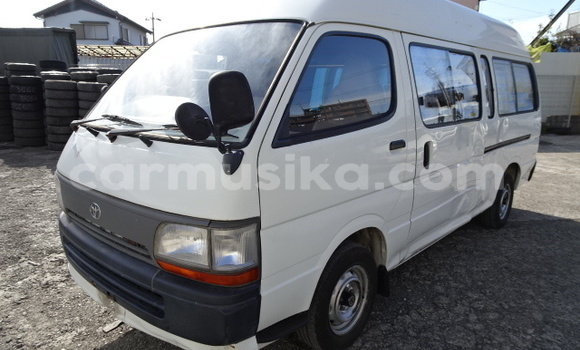 Buy Used Toyota Hiace White Car in Beitbridge in Matabeleland South