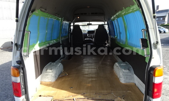 Buy Used Toyota Hiace White Car in Beitbridge in Matabeleland South Buy Used Toyota Hiace White Car in Beitbridge in Matabeleland South