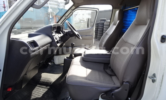 Buy Used Toyota Hiace White Car in Beitbridge in Matabeleland South Buy Used Toyota Hiace White Car in Beitbridge in Matabeleland South