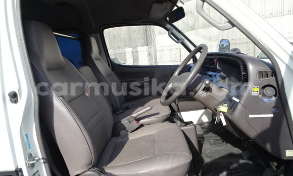 Buy Used Toyota Hiace White Car in Beitbridge in Matabeleland South Buy Used Toyota Hiace White Car in Beitbridge in Matabeleland South