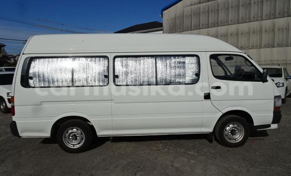 Buy Used Toyota Hiace White Car in Beitbridge in Matabeleland South Buy Used Toyota Hiace White Car in Beitbridge in Matabeleland South