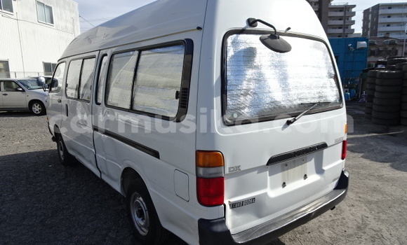 Buy Used Toyota Hiace White Car in Beitbridge in Matabeleland South Buy Used Toyota Hiace White Car in Beitbridge in Matabeleland South