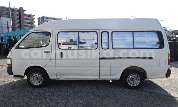 Buy Used Toyota Hiace White Car in Beitbridge in Matabeleland South Buy Used Toyota Hiace White Car in Beitbridge in Matabeleland South