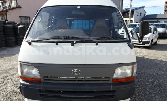 Buy Used Toyota Hiace White Car in Beitbridge in Matabeleland South Buy Used Toyota Hiace White Car in Beitbridge in Matabeleland South
