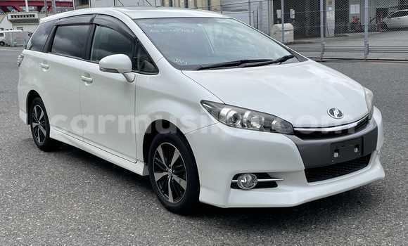 Buy Used Toyota Wish White Car in Beitbridge in Matabeleland South