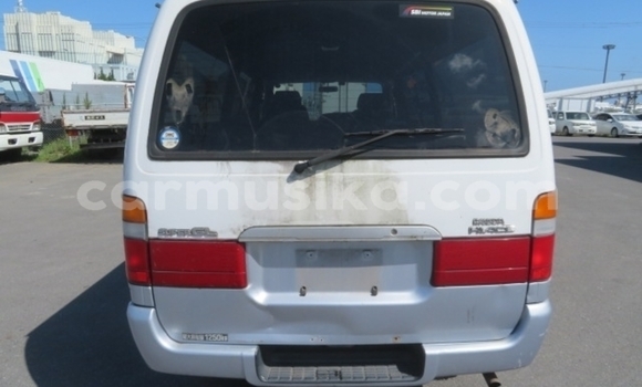 Tenga Tsaru Toyota Hiace Zvimwe Mota in Beitbridge in Matabeleland South Tenga Tsaru Toyota Hiace Zvimwe Mota in Beitbridge in Matabeleland South