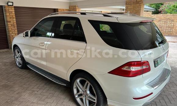 Acheter Occasion Voiture Mercedes‒Benz ML–Class Blanc à Beitbridge, Matabeleland South Acheter Occasion Voiture Mercedes‒Benz ML–Class Blanc à Beitbridge, Matabeleland South