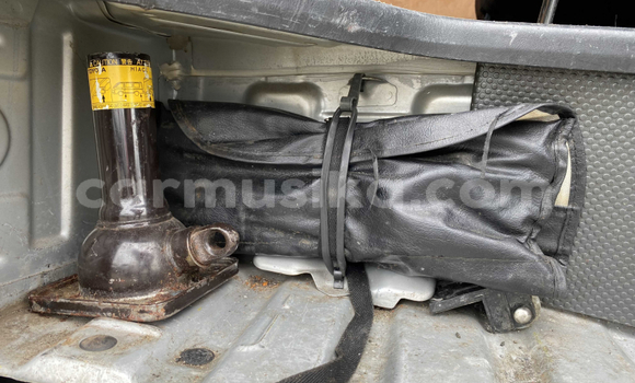 Buy Used Toyota Hiace Silver Car in Beitbridge in Matabeleland South Buy Used Toyota Hiace Silver Car in Beitbridge in Matabeleland South