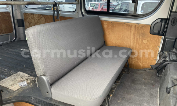 Buy Used Toyota Hiace Silver Car in Beitbridge in Matabeleland South Buy Used Toyota Hiace Silver Car in Beitbridge in Matabeleland South