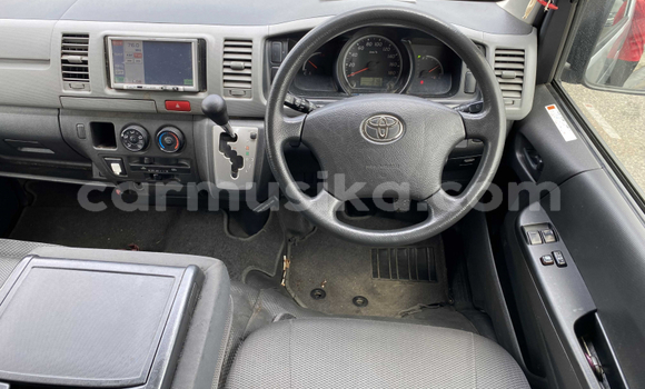 Buy Used Toyota Hiace Silver Car in Beitbridge in Matabeleland South Buy Used Toyota Hiace Silver Car in Beitbridge in Matabeleland South