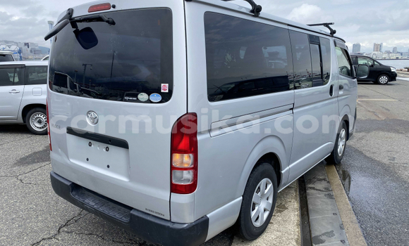 Buy Used Toyota Hiace Silver Car in Beitbridge in Matabeleland South Buy Used Toyota Hiace Silver Car in Beitbridge in Matabeleland South
