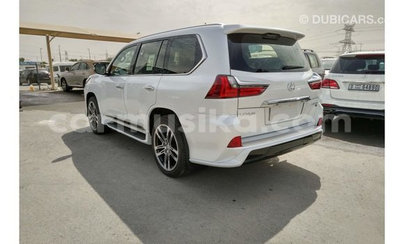 Acheter Import Voiture Lexus LX Blanc à Import - Dubai, Harare Acheter Import Voiture Lexus LX Blanc à Import - Dubai, Harare