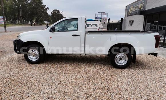 Acheter Occasion Voiture Isuzu KB Blanc à Beitbridge, Matabeleland South Acheter Occasion Voiture Isuzu KB Blanc à Beitbridge, Matabeleland South