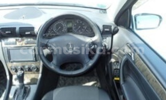 Acheter Occasion Voiture Mercedes-Benz C180 COUPE Gris à Beitbridge, Matabeleland South Acheter Occasion Voiture Mercedes-Benz C180 COUPE Gris à Beitbridge, Matabeleland South