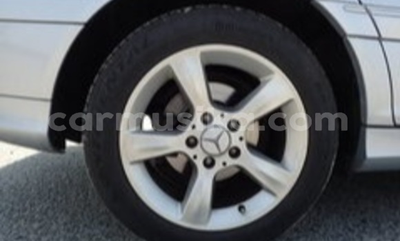 Acheter Occasion Voiture Mercedes-Benz C180 COUPE Gris à Beitbridge, Matabeleland South Acheter Occasion Voiture Mercedes-Benz C180 COUPE Gris à Beitbridge, Matabeleland South