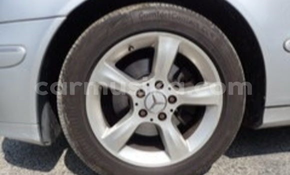 Acheter Occasion Voiture Mercedes-Benz C180 COUPE Gris à Beitbridge, Matabeleland South Acheter Occasion Voiture Mercedes-Benz C180 COUPE Gris à Beitbridge, Matabeleland South