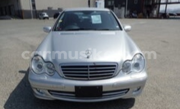 Acheter Occasion Voiture Mercedes-Benz C180 COUPE Gris à Beitbridge, Matabeleland South Acheter Occasion Voiture Mercedes-Benz C180 COUPE Gris à Beitbridge, Matabeleland South