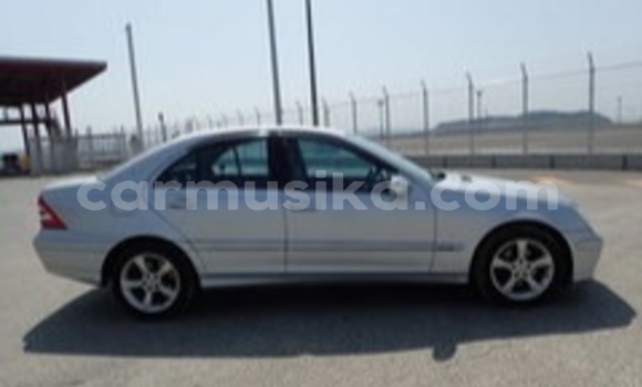 Acheter Occasion Voiture Mercedes-Benz C180 COUPE Gris à Beitbridge, Matabeleland South Acheter Occasion Voiture Mercedes-Benz C180 COUPE Gris à Beitbridge, Matabeleland South