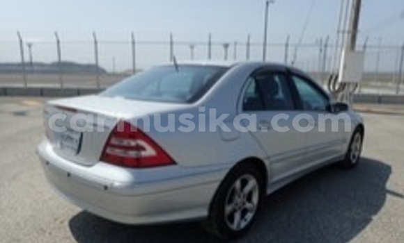 Acheter Occasion Voiture Mercedes-Benz C180 COUPE Gris à Beitbridge, Matabeleland South Acheter Occasion Voiture Mercedes-Benz C180 COUPE Gris à Beitbridge, Matabeleland South