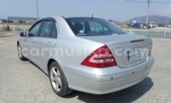 Acheter Occasion Voiture Mercedes-Benz C180 COUPE Gris à Beitbridge, Matabeleland South Acheter Occasion Voiture Mercedes-Benz C180 COUPE Gris à Beitbridge, Matabeleland South