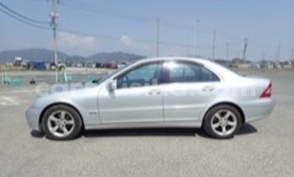 Acheter Occasion Voiture Mercedes-Benz C180 COUPE Gris à Beitbridge, Matabeleland South Acheter Occasion Voiture Mercedes-Benz C180 COUPE Gris à Beitbridge, Matabeleland South