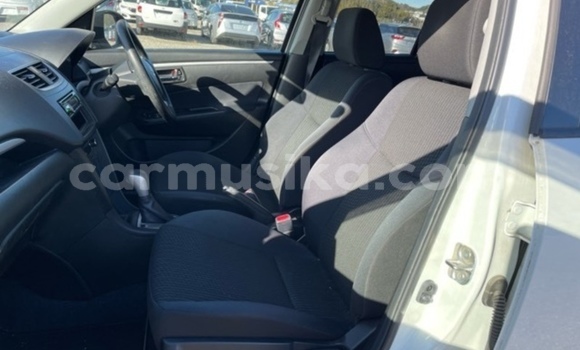 Acheter Occasion Voiture Suzuki Swift Blanc à Beitbridge, Matabeleland South Acheter Occasion Voiture Suzuki Swift Blanc à Beitbridge, Matabeleland South