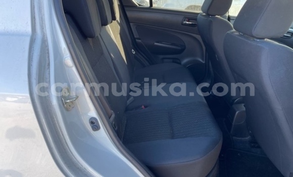 Acheter Occasion Voiture Suzuki Swift Blanc à Beitbridge, Matabeleland South Acheter Occasion Voiture Suzuki Swift Blanc à Beitbridge, Matabeleland South