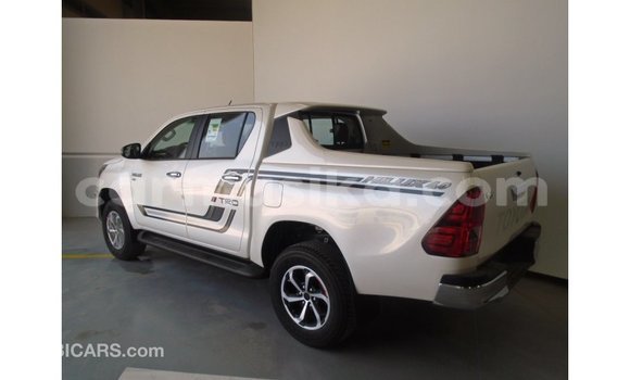 Tenga Imported Toyota Hilux Chena Mota in Import - Dubai in Harare Tenga Imported Toyota Hilux Chena Mota in Import - Dubai in Harare